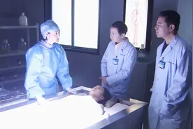 女尸指甲缝有血迹，大腿内侧有摩擦痕迹，这是一场性质恶劣的奸杀视频封面