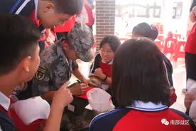 谢谢，军训路上遇见“你”图片
