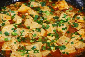 四川厨师分享肉末豆腐的做法，下酒又下饭家常味浓郁，做法特简单