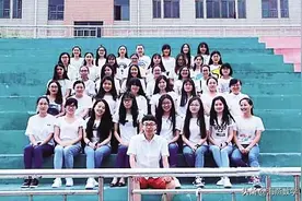 全系仅有1个男生是怎样的体验？这组大学毕业照火了，男生：羡慕图片