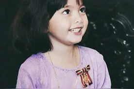 马来西亚最萌小公主：出席活动摆“臭脸”不做作，真性情萌化众人图片