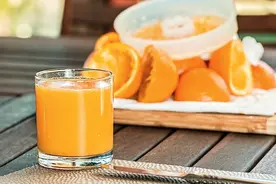 儿科医生：这6种常见食物上了辅食黑名单，别再出现婴儿的碗里图片