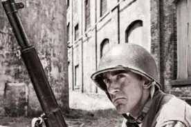 二战最强“装死”士兵，挂教堂上逃过一劫，没想一挂竟是76年图片