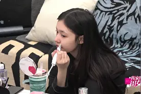 林允49岁搬运工爸爸老来得女，灰姑娘的底气也能源自穷人家的富养图片