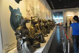 12年前法国拍卖圆明园兽首，爱国商人拍下拒不付款：我是中国人图片