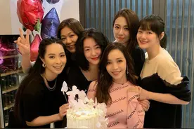 侯佩岑庆祝42岁生日，撞衫郎朗妻子气质差异大，大小S久违同框图片