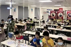 华夏人寿南阳中支：彩绘“石膏娃娃”迎接六一图片