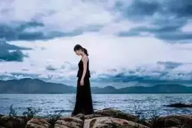 在不幸福的婚姻中，尽其所能，取悦自己图片