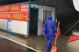府澴河童家湖站点持续超警戒水位 上百名防汛人员24小时日夜值守图片