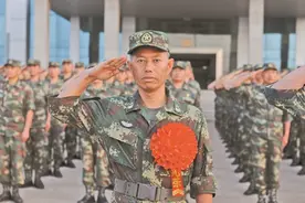 “兵王”王忠心：妻子“笑话”只长胡子不长职位，退役后过得如何图片