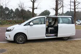 低配版别克GL8改装划算还是直接购买高配划算？图片