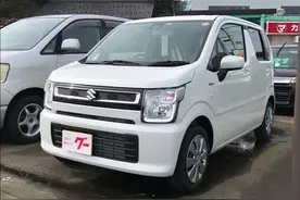 实拍铃木北斗星，0.66L引擎+CVT，油耗3.9升，空间表现最给力图片