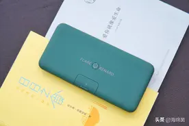 折叠支架无线充，高适配性的充电宝评测：闪焰狐无线充电宝图片