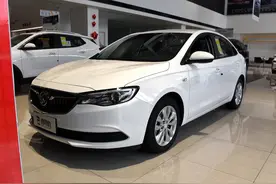 5.3L油耗大优惠家轿，大三厢舒适底盘价格还很低，带你看别克英朗图片