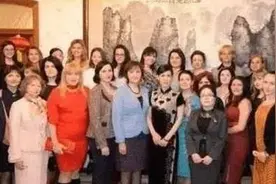 孤儿12岁被卖到国外，娶白人美女，生下7个孩子，始终未忘中国根图片