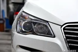 顶配才10万的铃木启悦，和卡罗拉一样省油，配自动挡还带天窗图片