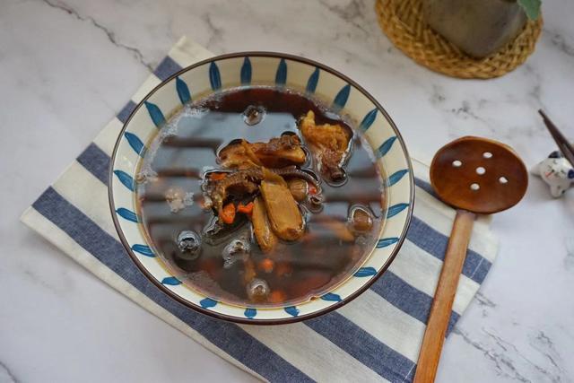 花胶和海马一起炖汤的功效 花胶和海马一起炖汤的功效与禁忌 花胶和海马一起炖汤的功效 花胶和海马一起炖汤的功效与禁忌