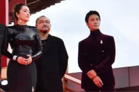 45岁陈坤扶巩俐下台好绅士，2人同框气场太强大，画面引网友叫绝图片