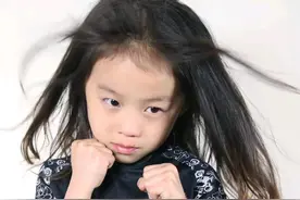 快来看，这个6岁小伢的连续后空翻真溜图片