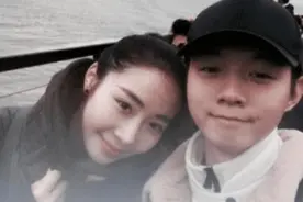 知情人曝霍尊群聊泄露者，指出陈露剪切加工，王萌晒照喊话散了吧图片