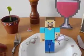 我的世界：史蒂夫来到现实中，被端上餐盘直接被吃，简直毫无人性图片