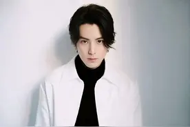 22岁王鹤棣恋情曝光！与神秘美女共度72小时超甜蜜，疑似已同居图片