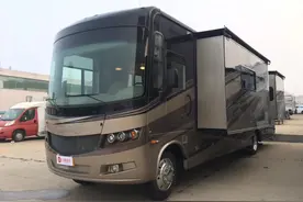 Lost one 带美式壁炉的美国原装进口大巴房车图片