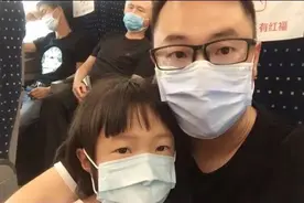 35岁男子带着女儿不远千里挽回前妻，婚姻还是原配好，且行且珍惜图片