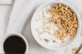 燕麦片和麦片有什么区别？怎么吃才会更加健康？这样搭配才够营养图片