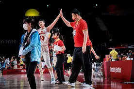 带伤上阵狂砍20分，新疆女篮的王思雨真是“澳大利亚克星”图片