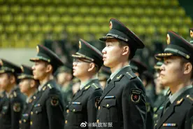 荣光时刻！国防科大2000余名直读研究生授衔图片