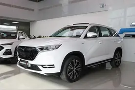 实拍丨2021款长安欧尚X7，颜值高、空间大、后排0凸起图片