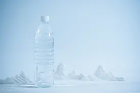 每日一问56：为什么矿泉水会过期？图片