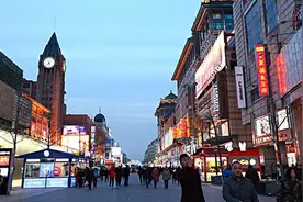 巴基斯坦姑娘来中国旅游，吃饭钱不够，老板做法令人敬佩图片