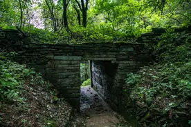 皖南深山发现千年古道：徽州人从这里走出，成为中国三大商派之一图片