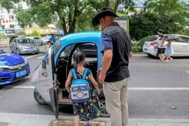 电动车载人受限，车主质疑：有后座，为啥不让载人？获得交警回复图片