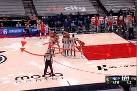 剩4秒落后1分，安东尼连做两手势指挥队友跑位助利拉德完成绝杀图片