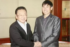 大衣哥被曝年入1500万，给儿子买豪车儿媳开金店？朱之文霸气回应图片