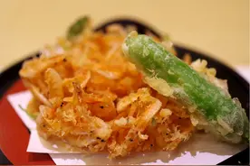 鱼在游动的瞬间被炸熟，日本人做油炸天妇罗有多认真？图片