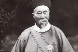 晚清名臣李鸿章，此生担任的最高官职是什么？它在现在又是何职？图片