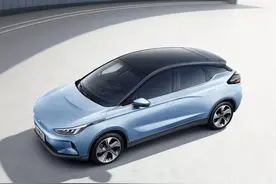 都说选车挑大厂，看完吉利几何C改款我秒懂图片