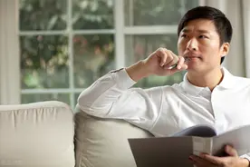 愚昧的人总是以为别人愚昧图片