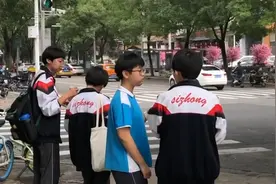 石家庄部分学校对学生发型要求苛刻，女生哭着说太短，教育局回应视频封面