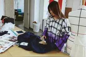 参加《变形计》的16岁女孩，每天花销过万吃饭要人喂，现状如何图片