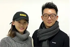郑恺苗苗婚后同框录跑男，夫妻俩旁若无人牵手讲悄悄话超甜蜜图片