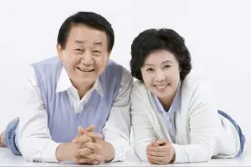 45岁的单亲妈妈爱上58岁的已婚男人，男人的一番操作让女人很痛图片