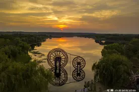 #头条连云港#夕阳下的东海县西双湖，城市慢生活图片