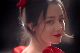 迪丽热巴春晚造型好惊艳！酷范女孩秒变蝴蝶仙子，盛世美颜绝了图片