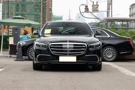 便宜的奔驰S级，配6缸发动机，长近5米3，落地也要超百万图片