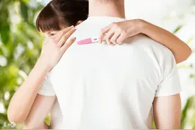 小说：她让他自己睡，他等不到明天，来接她回家图片
